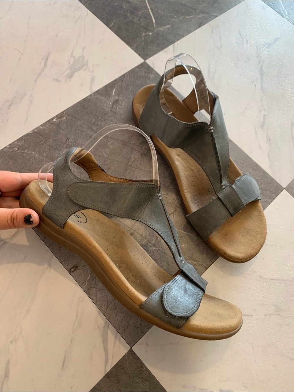 Toms Women's Gray Leather T-Strap Sandals